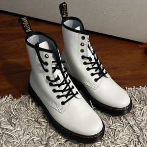 Dr Martens 1460 Womens Patent Leather Lace Up Boots